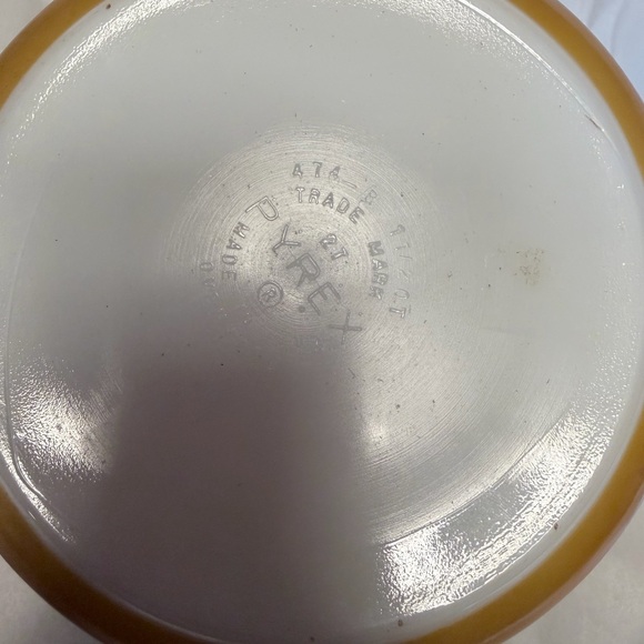Pyrex Brown Bakeware - Picture 2 of 5